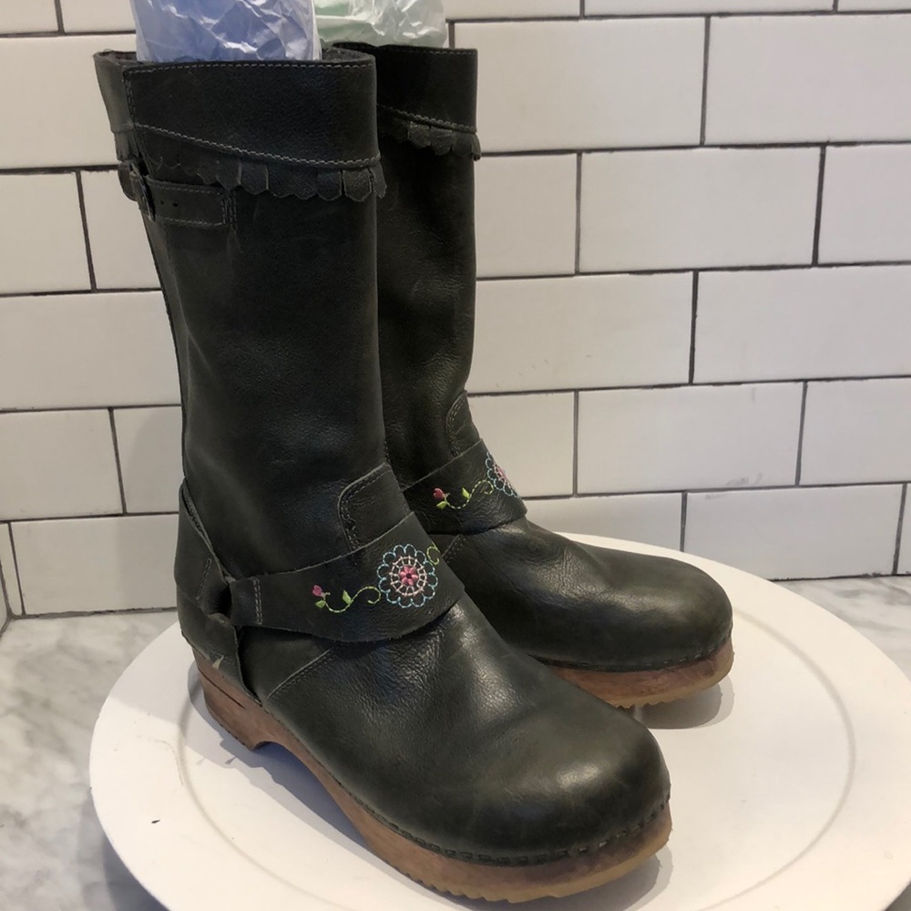 Hanna Andersson clog boots